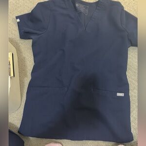 Figs navy sz small casma scrub top. barely worn
